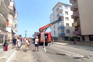 Karasu'da tatil sitesinde çıkan yangın söndürüldü