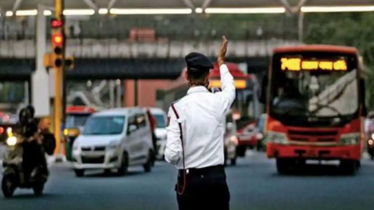 Ajab Gajab: इन देशों मे हैं Traffic के अजीबो गरीब नियम, गाड़ी गंदी होने पर लगता है जुर्माना |Boldsky