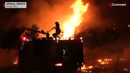 Keine Entwarnung in Griechenland: Nachtbilder aus Afidnes