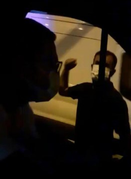 AMBULANSA ALINMAYAN KORONAVİRÜS HASTASININ YAKINLARI SAĞLIKÇILARA HAKARET ETTİ