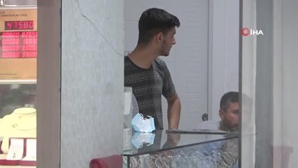 Kuyumcuda vurgun yapmak isteyen gaspçılar, büyük tezgaha geldi