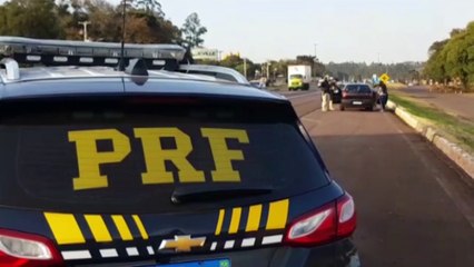 PRF realiza fiscalização na BR-277 perto do Trevo da Portal