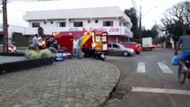 Onix e Honda Biz se envolvem em acidente na Rua Paraná e homem fica ferido