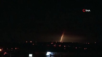 Meteoroloji uyardı, şimşekler geceyi aydınlattı
