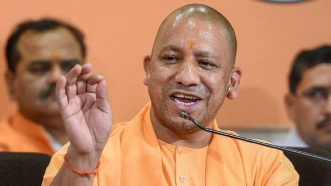 CM Yogi took jibe at AKhikesh's claim of winning 400 seats