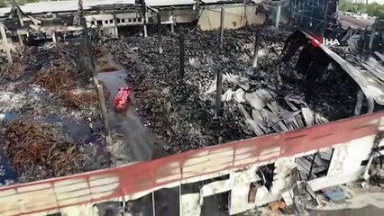 Esenyurt’ta küle dönen lojistik deposunda havadan çarpıcı görüntüler