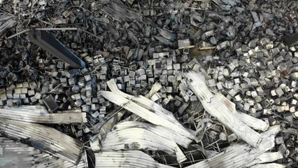 Esenyurt'ta küle dönen lojistik deposunda havadan çarpıcı görüntüler