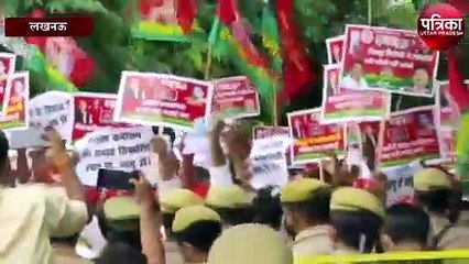 सपा पिछड़ा वर्ग प्रकोष्ठ के कार्यकर्ताओं ने किया प्रदर्शन