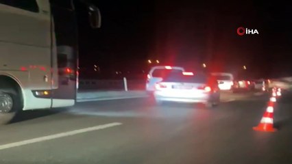 İstinat duvarına çarpan otomobildeki 3 kişi hayatını kaybetti
