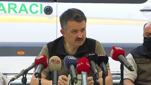 Pakdemirli: Milas yangını devam ediyor. Yangın şu anda uyuyor. Önemli bir tehlike arz etmiyor