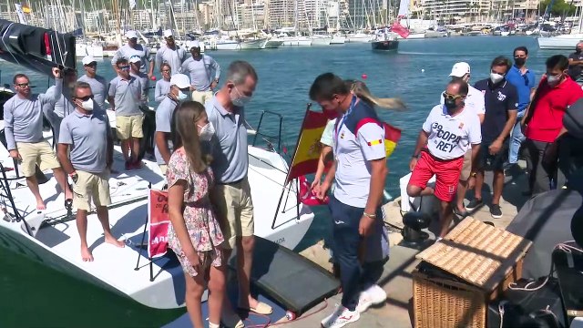Que os vaya bien el día , Letizia, Leonor y Sofía despiden a don Felipe en la última jornada de regatas