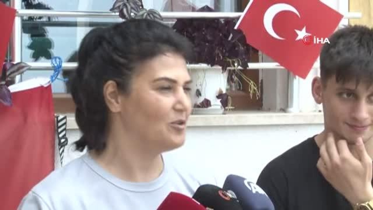 Annesi ve ikiz kardeşi Busenaz'ın olimpiyat şampiyonluğuna giden yolda verdiği mücadeleyi anlattı