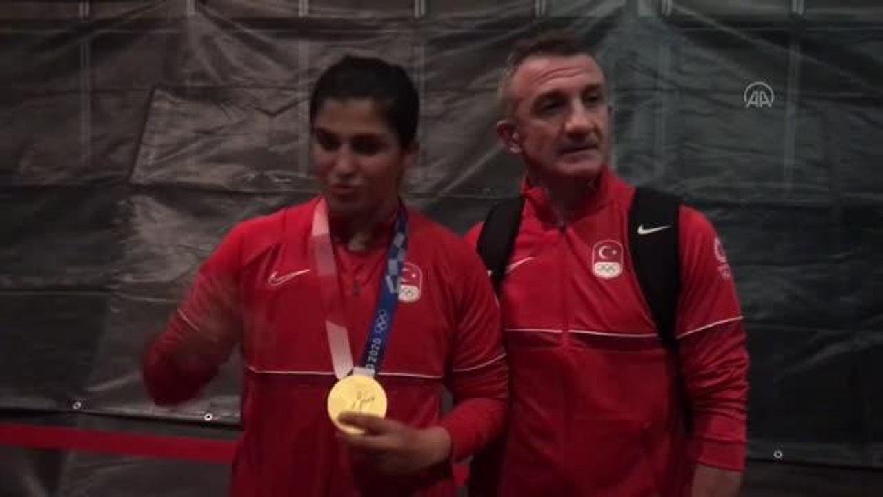 Olimpiyat şampiyonu Busenaz Sürmeneli, sevincini AA'yla paylaştı