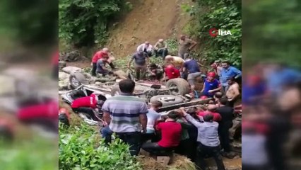 Rize’de çay yüklü kamyonet dereye yuvarlandı: 5 yaralı