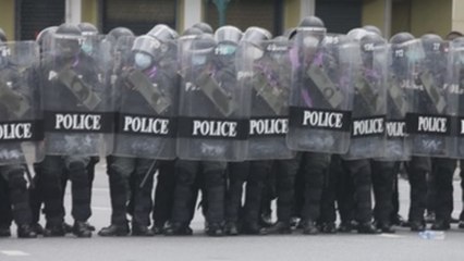 La Policía carga contra manifestantes antigubernamentales en Tailandia