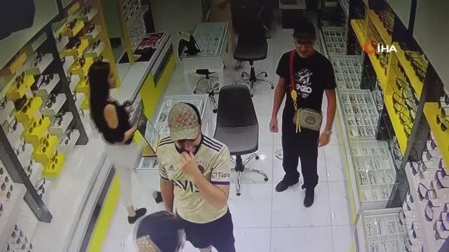 Son dakika haber: Güneş gözlüğü hırsızlığı kamerada