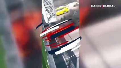 İstanbul'da seyir halindeki araç alev aldı