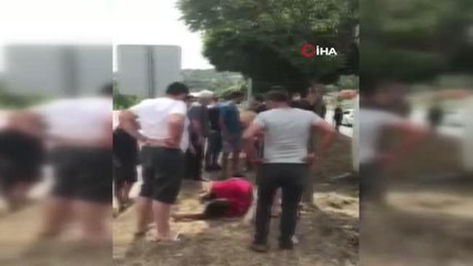 Sürücüsünün direksiyon hakimiyetini kaybettiği kamyon devrildi: 1'i ağır 3 yaralı