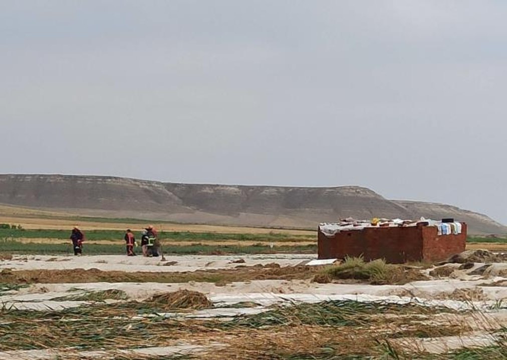 SİVRİHİSAR'DA ANİDEN BASTIRAN DOLU VE YAĞMUR SELE NEDEN OLDU