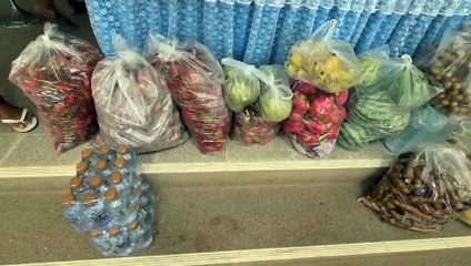 สุโขทัย คณะสงฆ์วัดคูหาสุวรรณนำอาหารกล่องมอบให้ผู้ป่วยโควิด