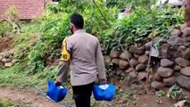 Kapolres Lumajang Distribusikan Bansos Sembako untuk Warga Terdampak Covid-19