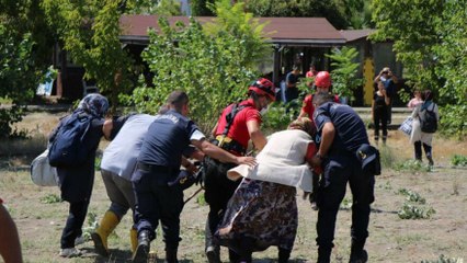 3 gündür yardım bekleyen 5 kişilik aile helikopterle böyle kurtarıldı