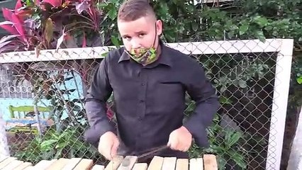 joven-marimbero-nicoya-marimba