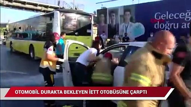 Ataşehir'de otomobil durakta bekleyen İETT otobüsüne çarptı