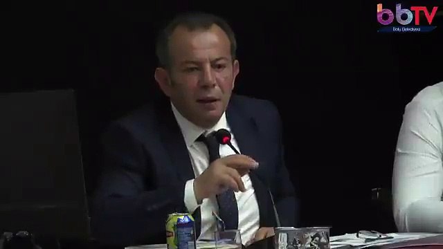 Bolu Belediye Başkanı Tanju Özcan: Çay atmak suçsa Cumhurbaşkanı niye halka atıyor?