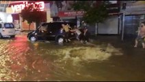 Mersin'de şiddetli sağanak yağış etkili oldu