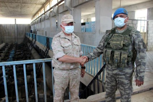 Türk ve Rus askeri yetkililer Suriye halkı için el sıkıştıTürkiye ile Rusya arasında Suriye ile ilgili önemli adımTürk ve Rus askeri yetkililer...