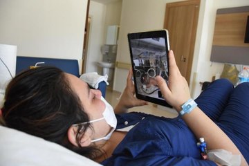 DELTA VARYANTI TEDAVİSİ GÖREN EZGİ, BEBEĞİNİ İLK KEZ TABLETTEN İZLEDİ