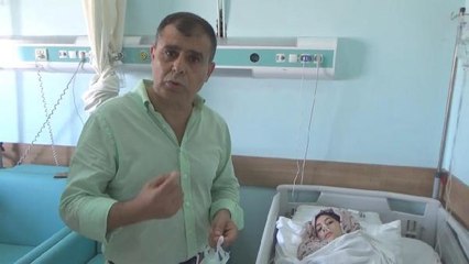 BAŞÖRTÜSÜNE TAKMAK İÇİN AĞZINDA TUTTUĞU İĞNEYİ YUTTU