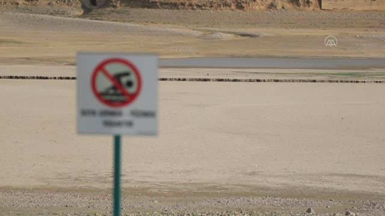 Zernek Barajı'nda su seviyesi son yılların en düşük seviyesine geriledi