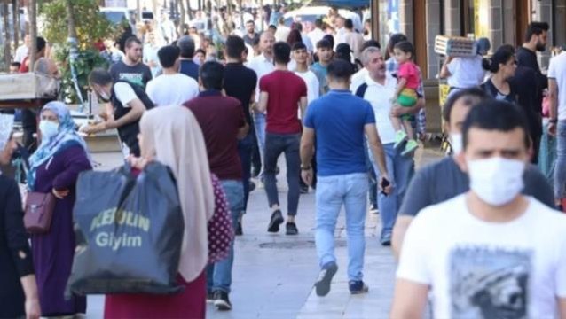 Aşı oranı en düşük iller arasında yer alan Diyarbakır'da hastaneler gençlerle dolup taştı