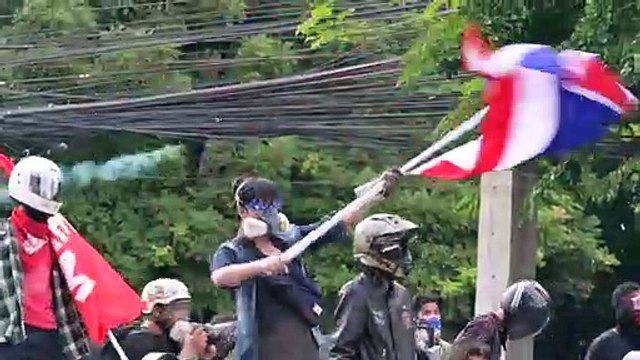 Thaïlande: la police tire des balles en caoutchouc contre des manifestants