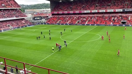 L’ovation des supporters du Standard pour Victor Wegnez