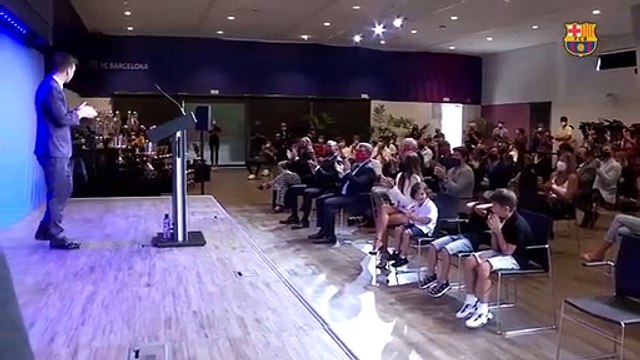 “Não estou preparado para isto”: Messi despede-se do Barcelona em Lágrimas
