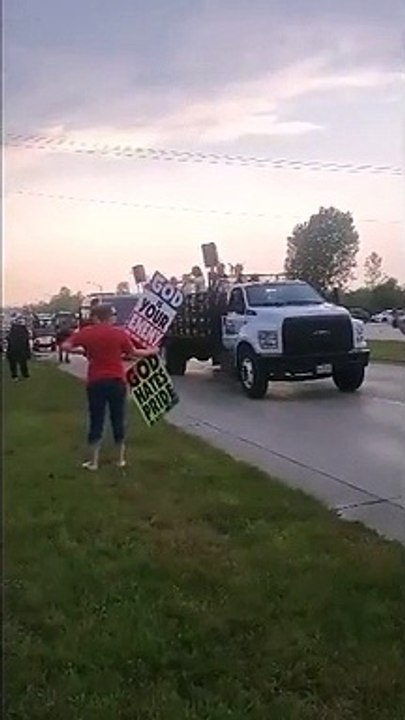 Dave Grohl, The Foo Fighters troçam de Westboro Baptist Church