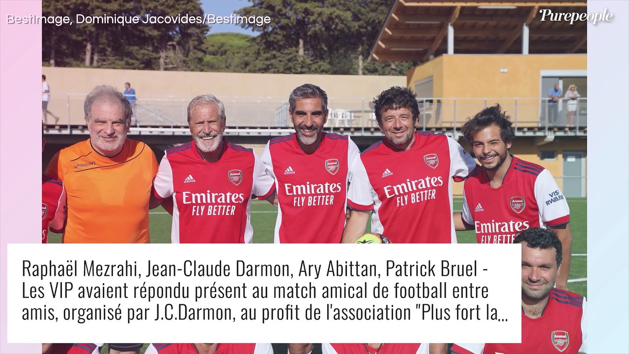 Ary Abittan, fou de joie, se met torse nu face à Michaël Youn accompagné de son fils Stellar