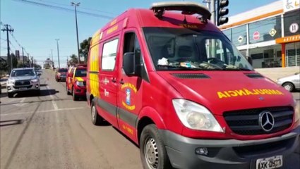 Motociclista fica em estado grave em forte colisão de trânsito na Avenida Brasil