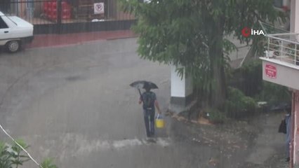 Samsun'da sağanak sonrası yollar göle döndü
