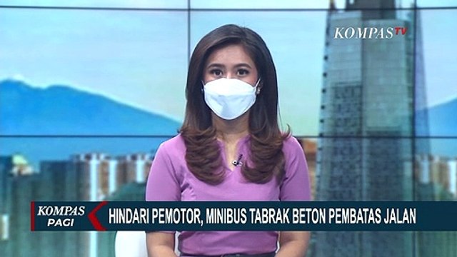 Minibus Terguling Akibat Tabrak Beton Separator Busway Saat Berusaha Menghindari Motor