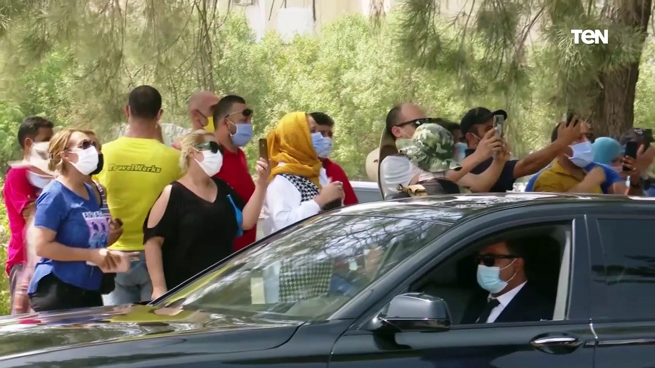 الرئيس التونسي يعاين سير عمل أحد مراكز التلقيح...