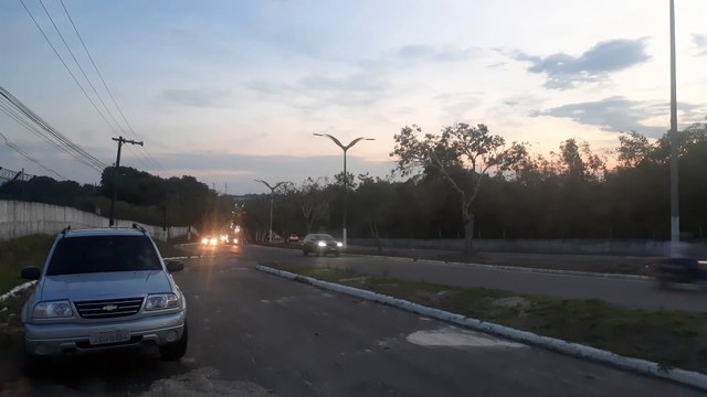 Airbus A320 PT-MZU vindo de Fortaleza e Embraer 195 PR-AUH vindo de Tabatinga para Manaus