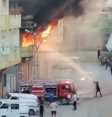 Şalgam imalathanesinin deposu alev alev yandı