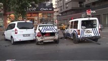 Son dakika haberi... Ümraniye'de minibüs sürücüsü, 3 polis aracına çarparak durabildi