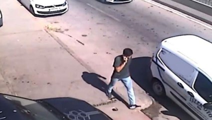 Babasını vurmak isterken araya giren şahsı öldürüp kaçtı