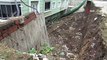Sağanak yağış 5 katlı apartmanın istinat duvarını yıktı