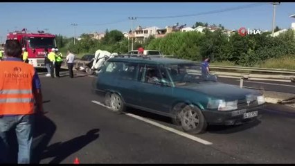 Son dakika haberleri: Tekirdağ'da minibüs otomobile arkadan çarptı: 2 ölü, 1'i ağır 4 yaralı
